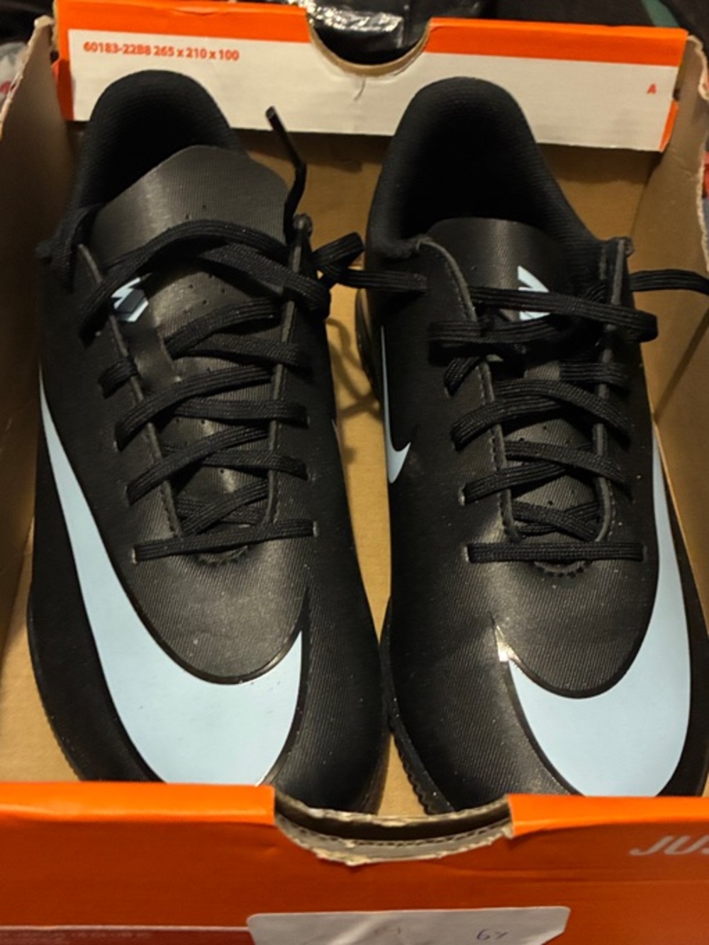 Nike Men's Black Athletic Shoes with Light Blue Swoosh 6youth